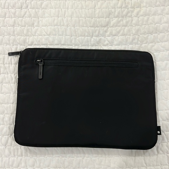 Compact Sleeve with Flight Nylon for 13" MacBook Pro & 13" MacBook Air 2016-2024 - Picture 2 of 6